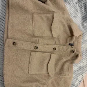 H&m teddy jaknica crop