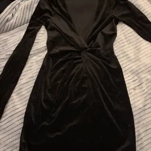 H&m sljokicasta haljina