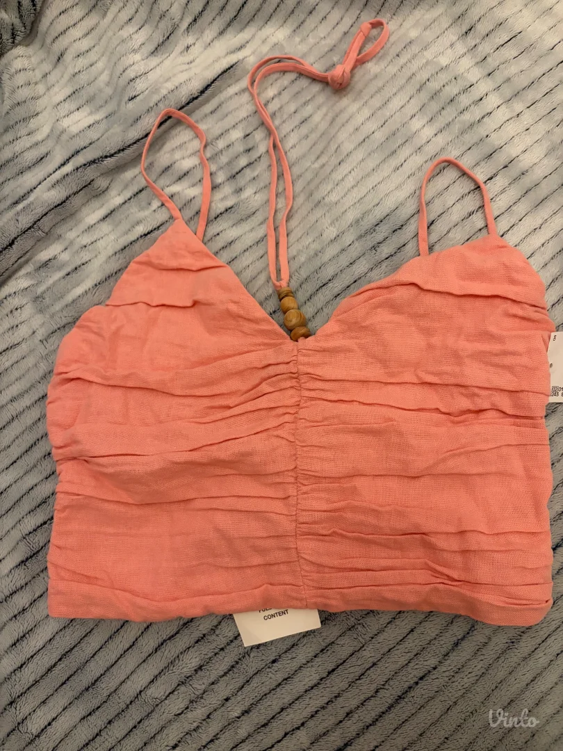 Zara top sa etiketom