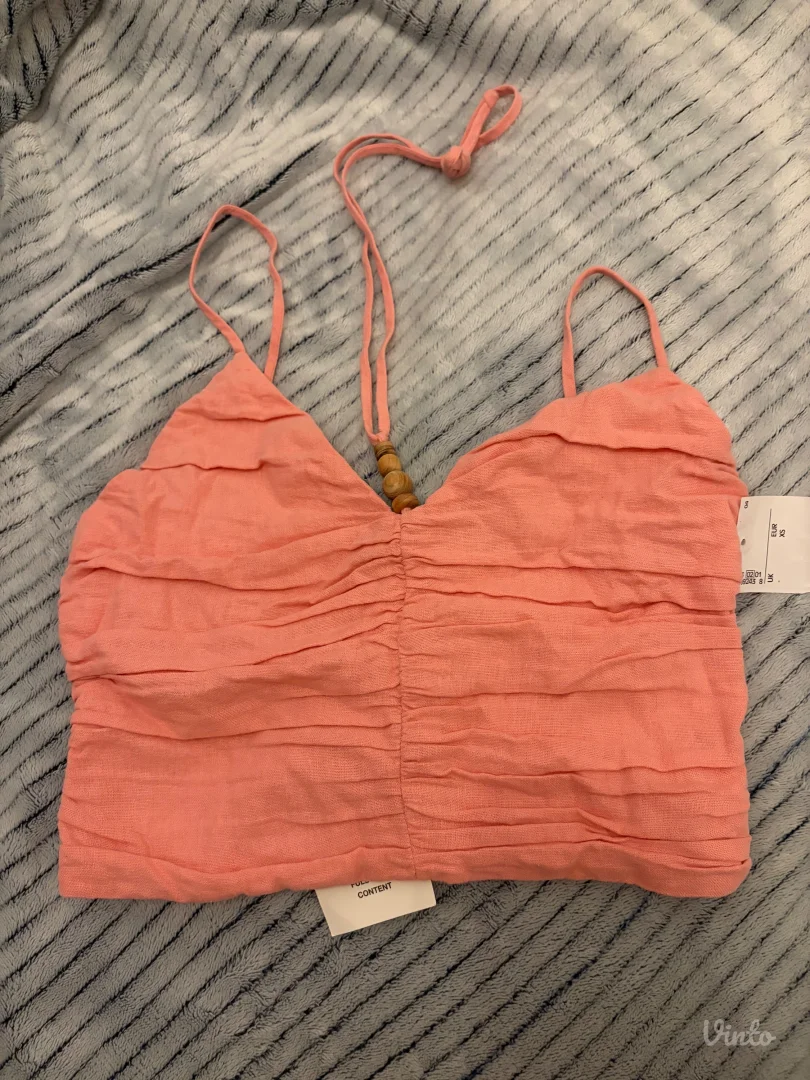 Zara top sa etiketom