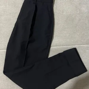 Elegantne pantalone 32