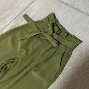 Elegantne pantalone 32