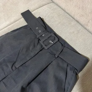 Elegantne pantalone 32