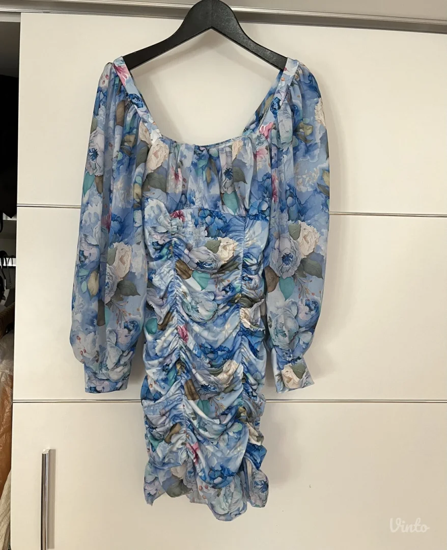 Cvetna haljina nenosena