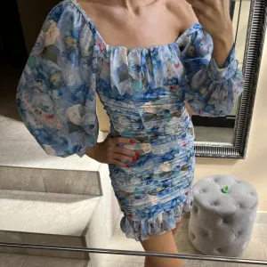 Cvetna haljina nenosena