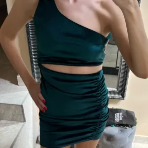 Zelena plisana haljina