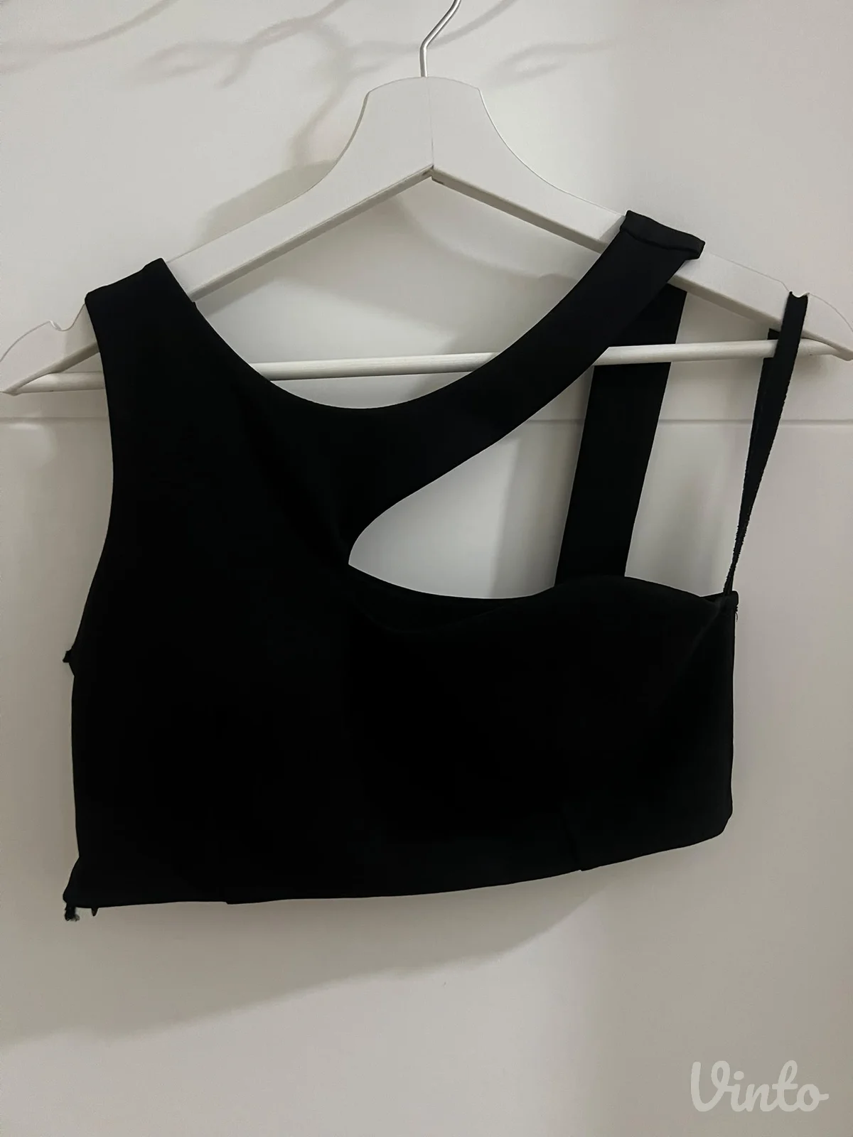 Crni crop top