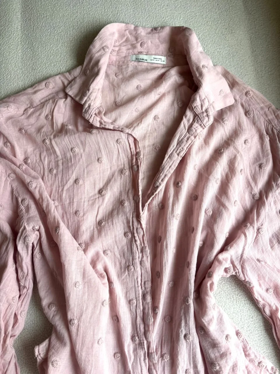 Pull&Bear roze košulja sa reljefnim tufnama