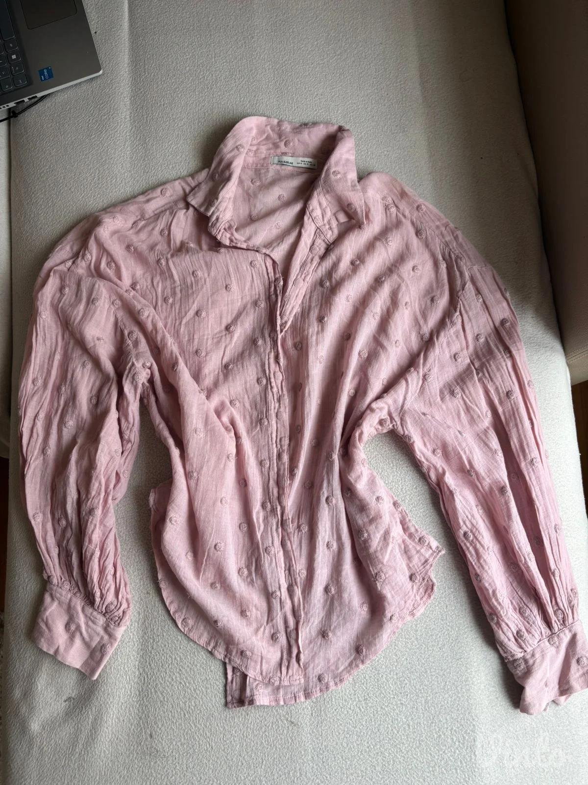 Pull&Bear roze košulja sa reljefnim tufnama