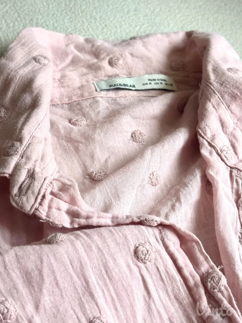 Pull&Bear roze košulja sa reljefnim tufnama