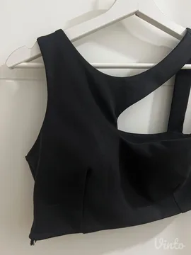 Crni crop top