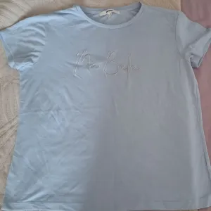 Paket-6 ženskih majica+džemper- sve za 1500