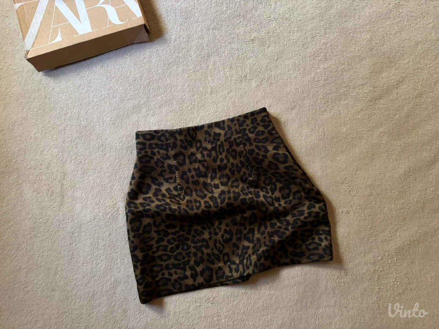 Zara saten mini suknja