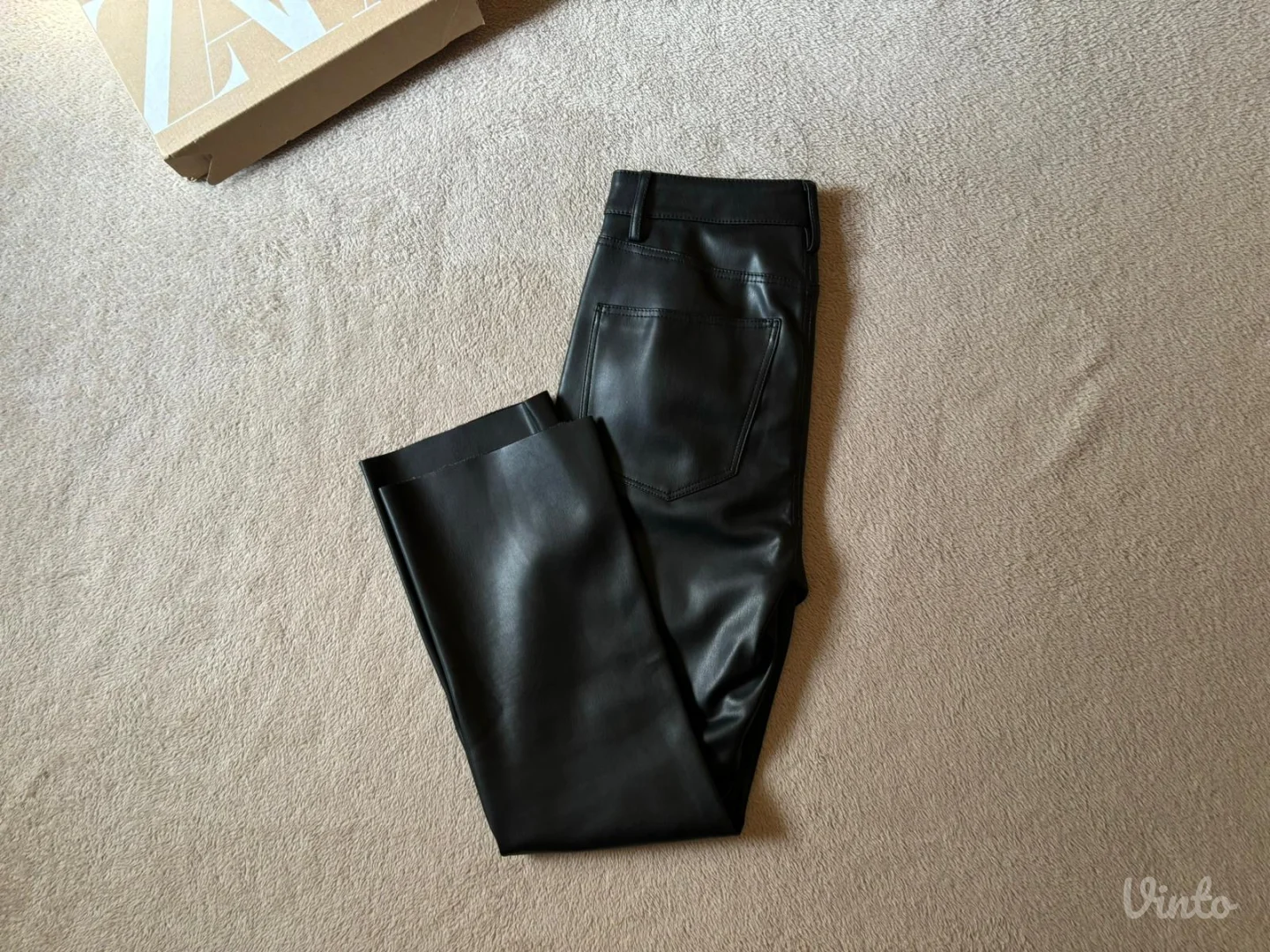 Zara kožne pantalone