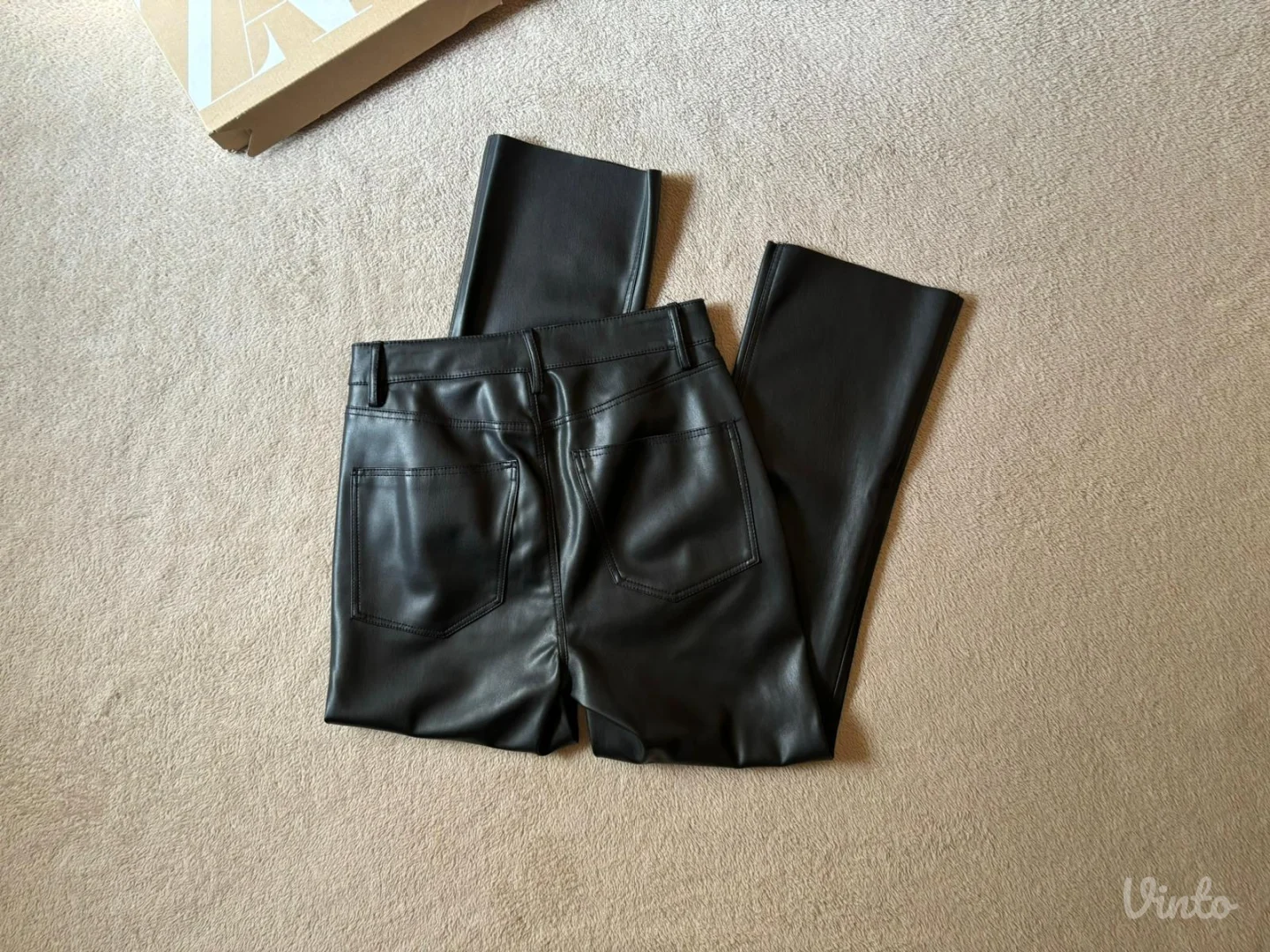 Zara kožne pantalone