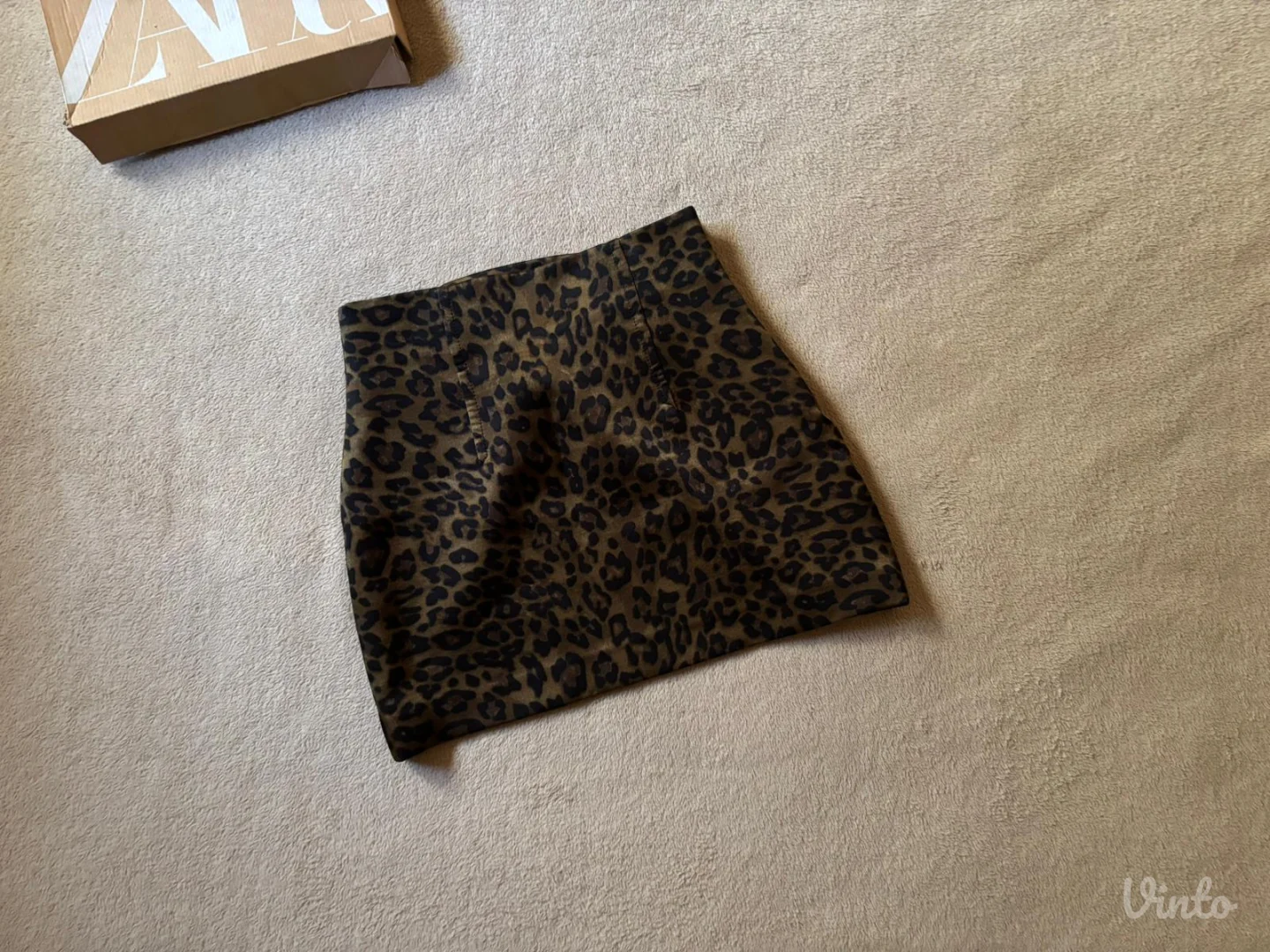 Zara saten mini suknja