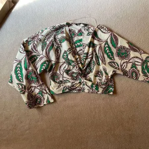 Zara crop košulja u printu