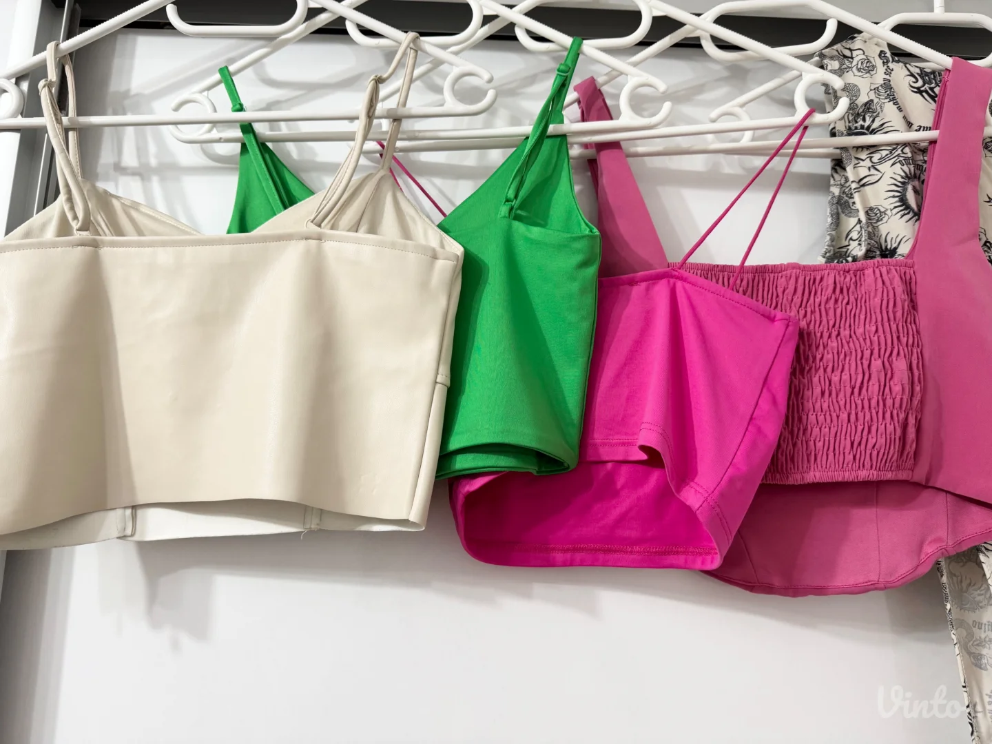 Odlicna prilika-5 novih Bershka topa