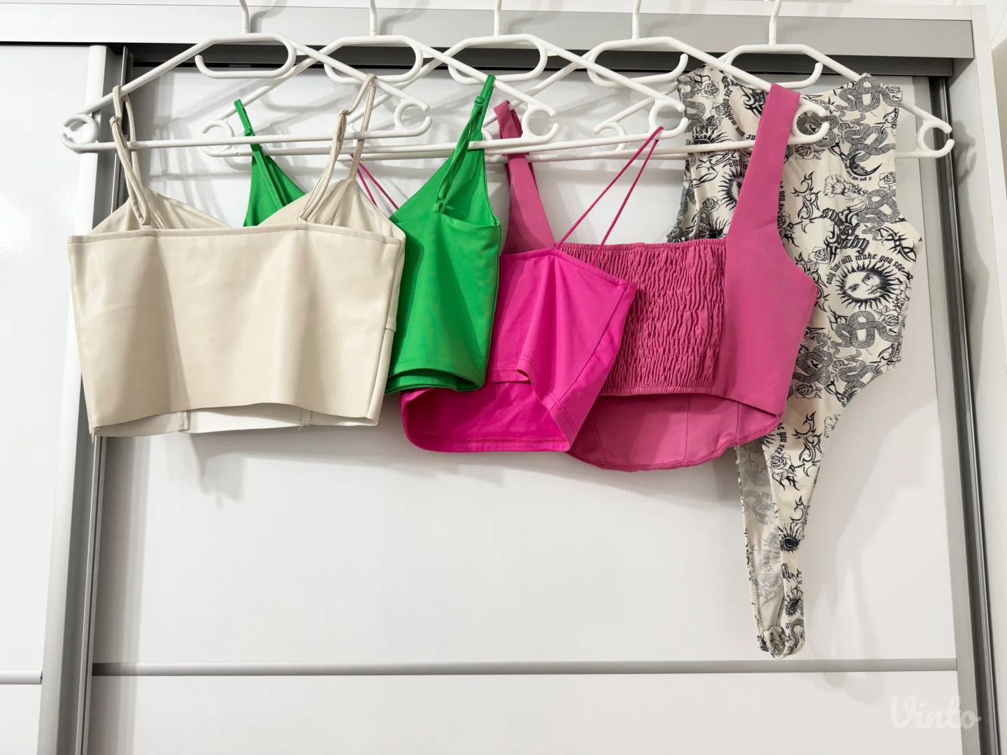 Odlicna prilika-5 novih Bershka topa