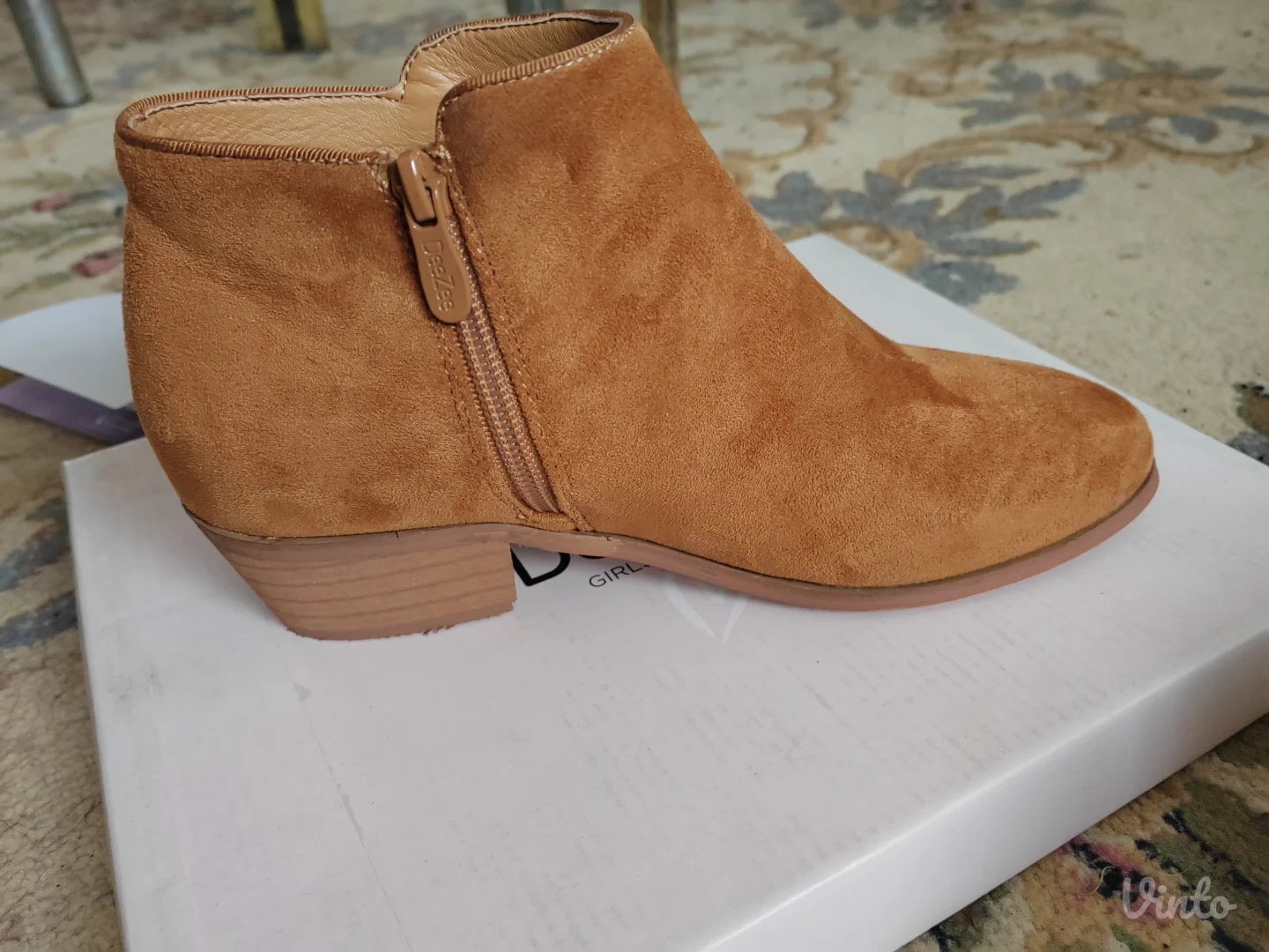 CCC čizmice gležnjače 37 NOVO