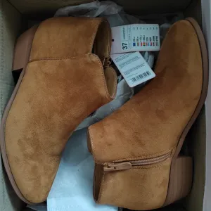 CCC čizmice gležnjače 37 NOVO