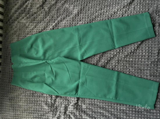 Zara pantalone na crtu