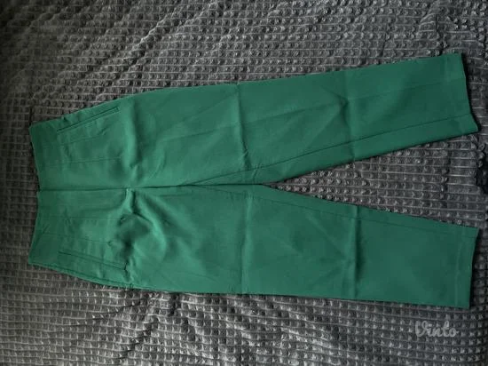 Zara pantalone na crtu