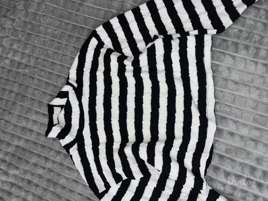 Zara džemper na pruge crop top