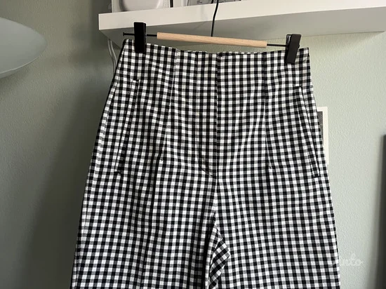 Zara pantalone na crtu