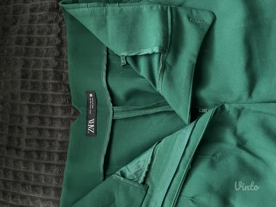 Zara pantalone na crtu