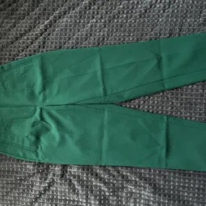 Zara pantalone na crtu