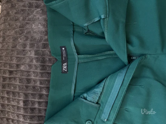 Zara pantalone na crtu