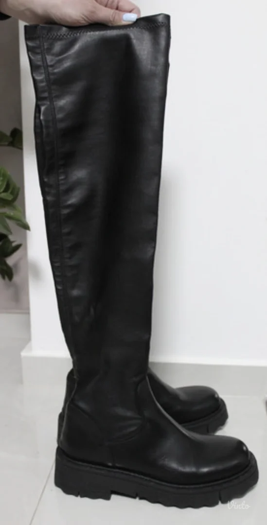 Potpuno nove kožne čizme