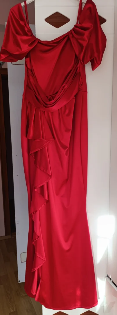 Crvena zenska haljina