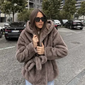 Elegantna kratka bunda sa pojasom – kao nova