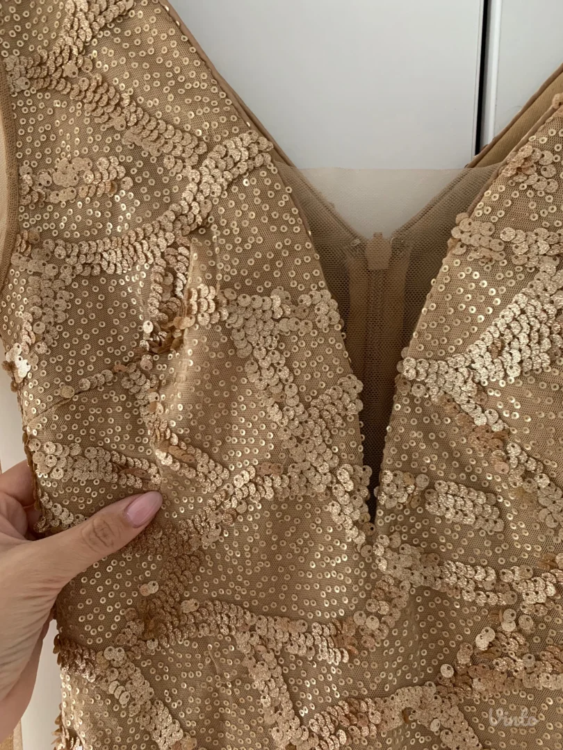 Šljokičava kratka haljina