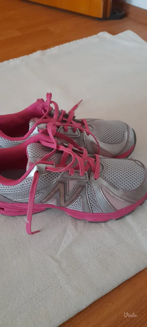 Nove new balance patike