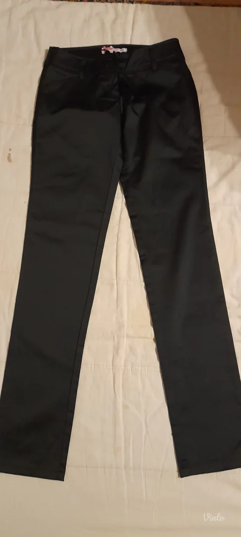 Nove ženske pantalone