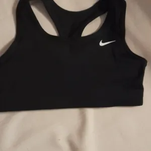 Nike top