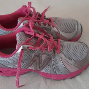 Nove new balance patike