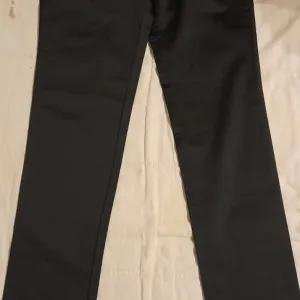 Nove ženske pantalone