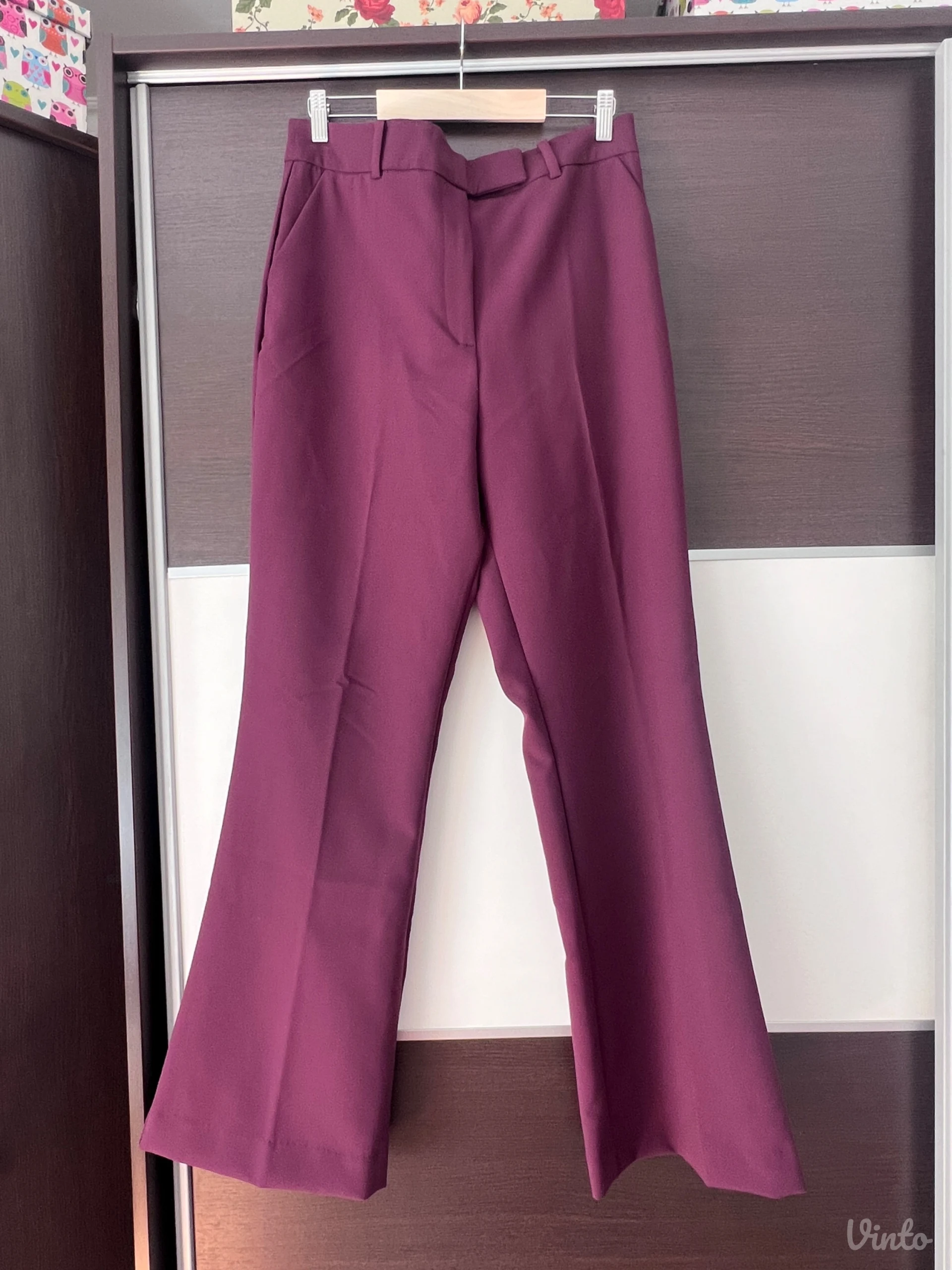 Reserved zvonaste pantalone na crtu XL