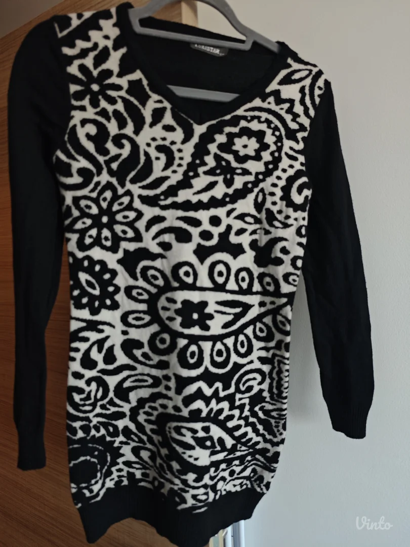 Crno-beli džemper tunika M veličina