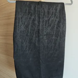 Pencil suknja crna S/M