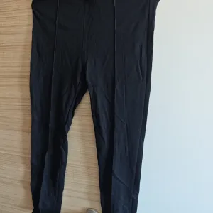 Sinsay crne jeggings pantalone