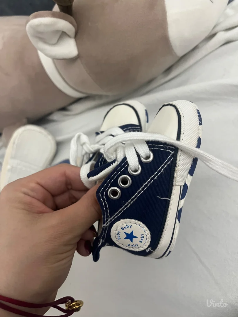 Obuca za bebu nehodajuca