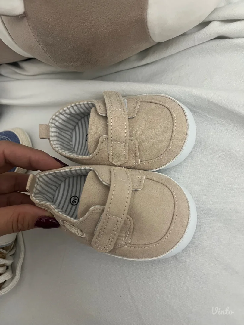 Obuca za bebu nehodajuca