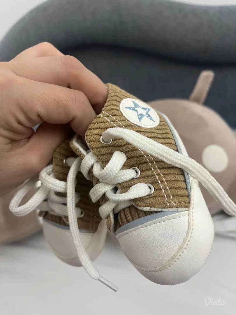 Obuca za bebu nehodajuca