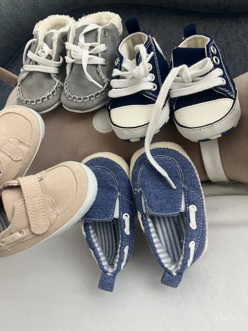 Obuca za bebu nehodajuca