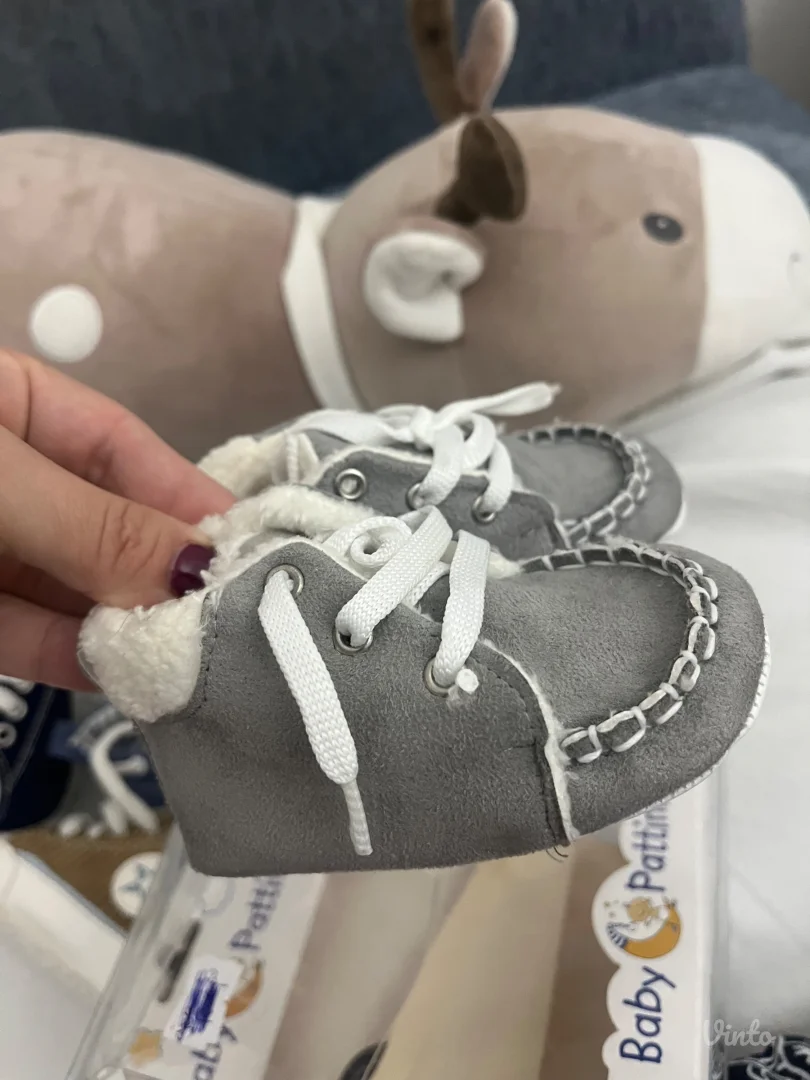 Obuca za bebu nehodajuca